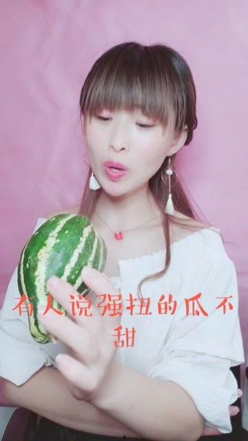 娱乐吃瓜酱手机掉水里,娱乐吃瓜酱的惊险救援记